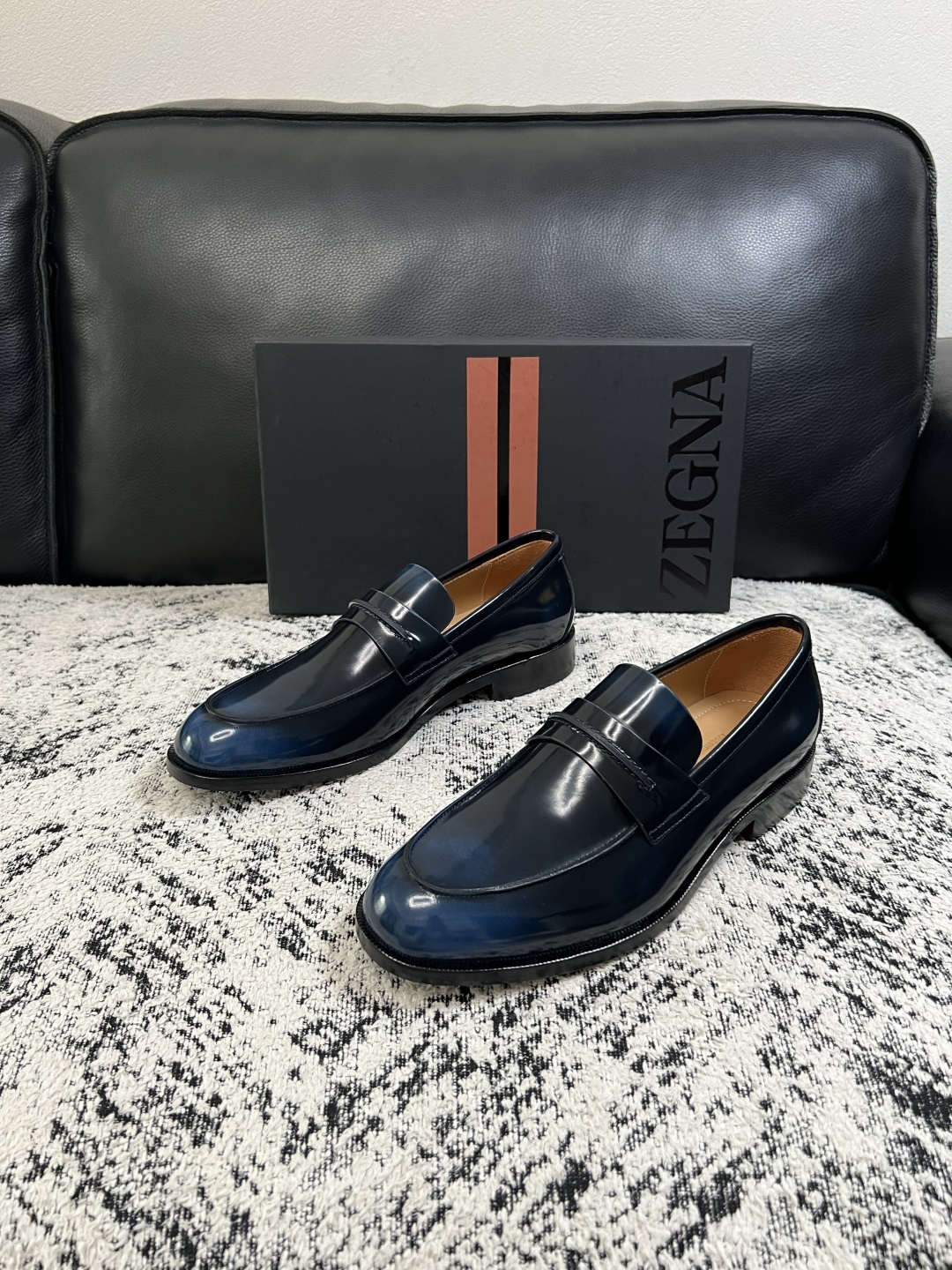 Zegna  高品质  顶级工艺品  杰尼亚  皮鞋专柜新款原厂配置，意大利进口牛皮面料，进口牛里垫，透气舒适，鞋底：原