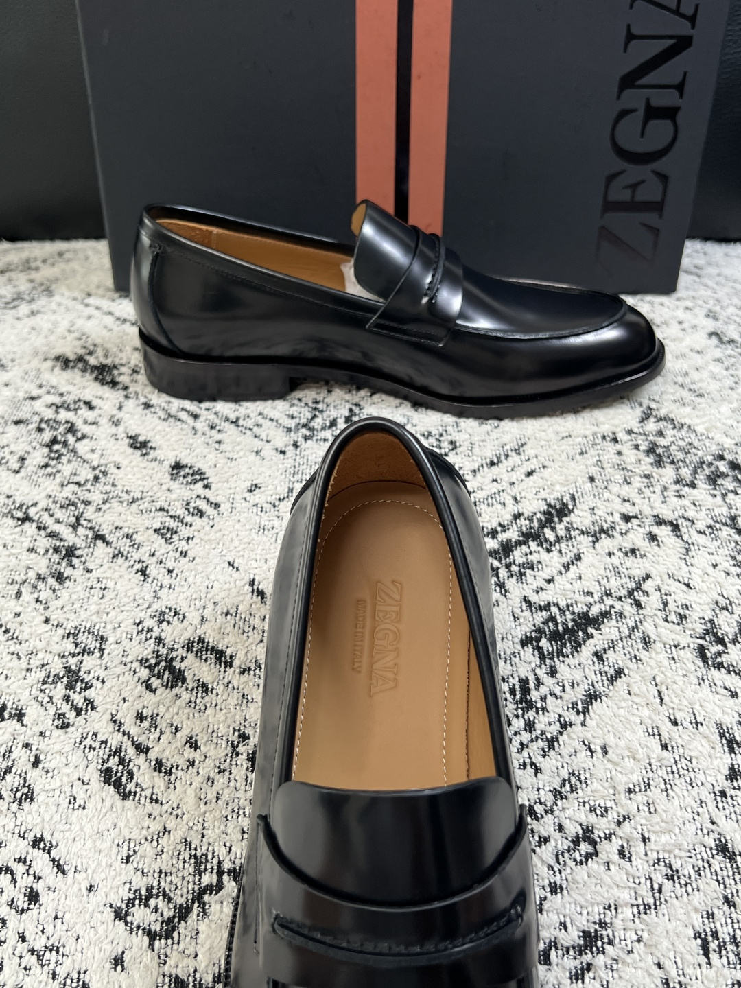 Zegna  高品质  顶级工艺品  杰尼亚  皮鞋专柜新款原厂配置，意大利进口牛皮面料，进口牛里垫，透气舒适，鞋底：原