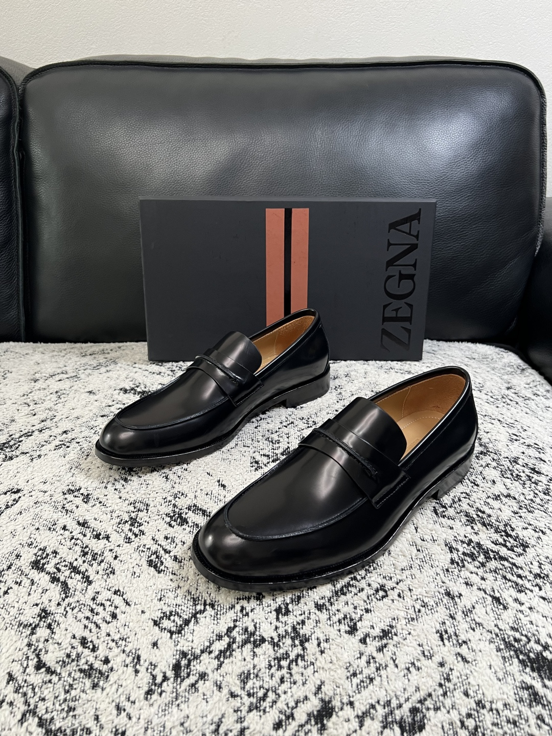 Zegna  高品质  顶级工艺品  杰尼亚  皮鞋专柜新款原厂配置，意大利进口牛皮面料，进口牛里垫，透气舒适，鞋底：原