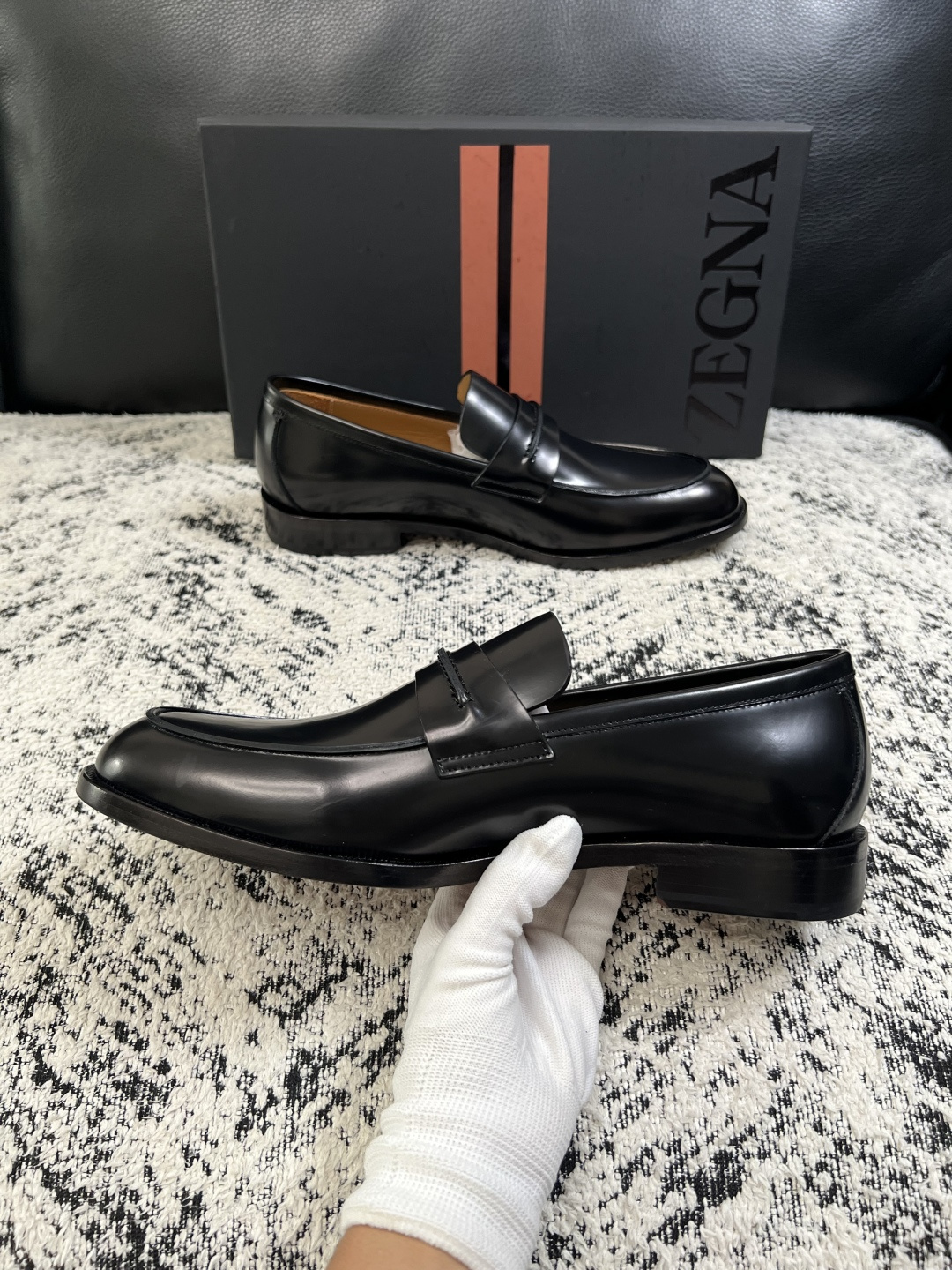 Zegna  高品质  顶级工艺品  杰尼亚  皮鞋专柜新款原厂配置，意大利进口牛皮面料，进口牛里垫，透气舒适，鞋底：原