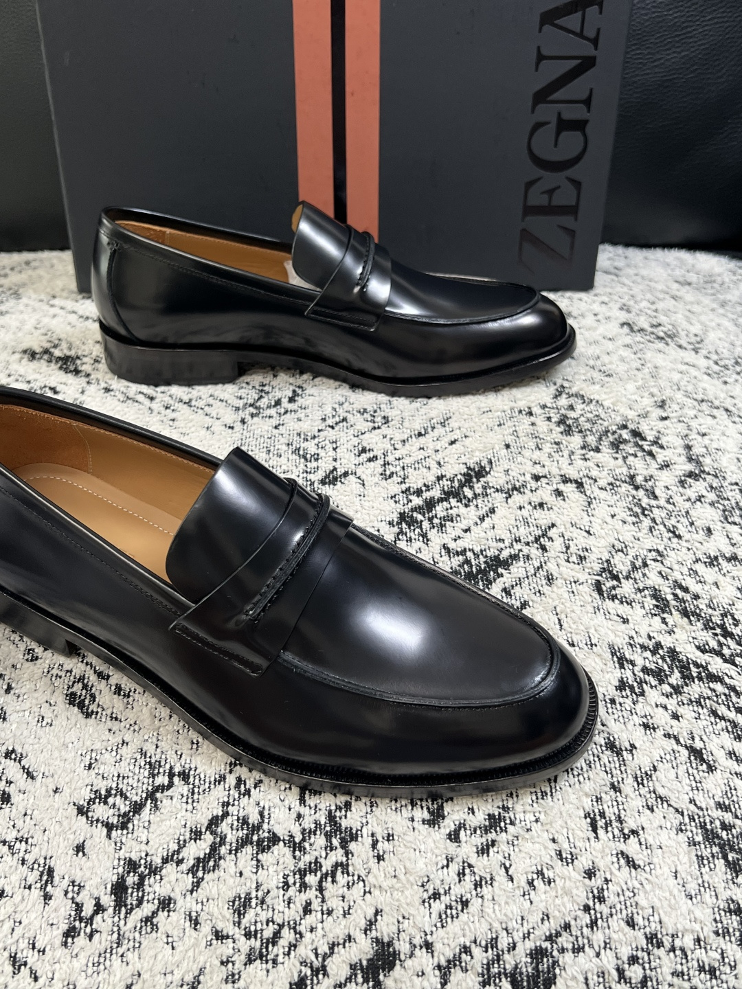Zegna  高品质  顶级工艺品  杰尼亚  皮鞋专柜新款原厂配置，意大利进口牛皮面料，进口牛里垫，透气舒适，鞋底：原