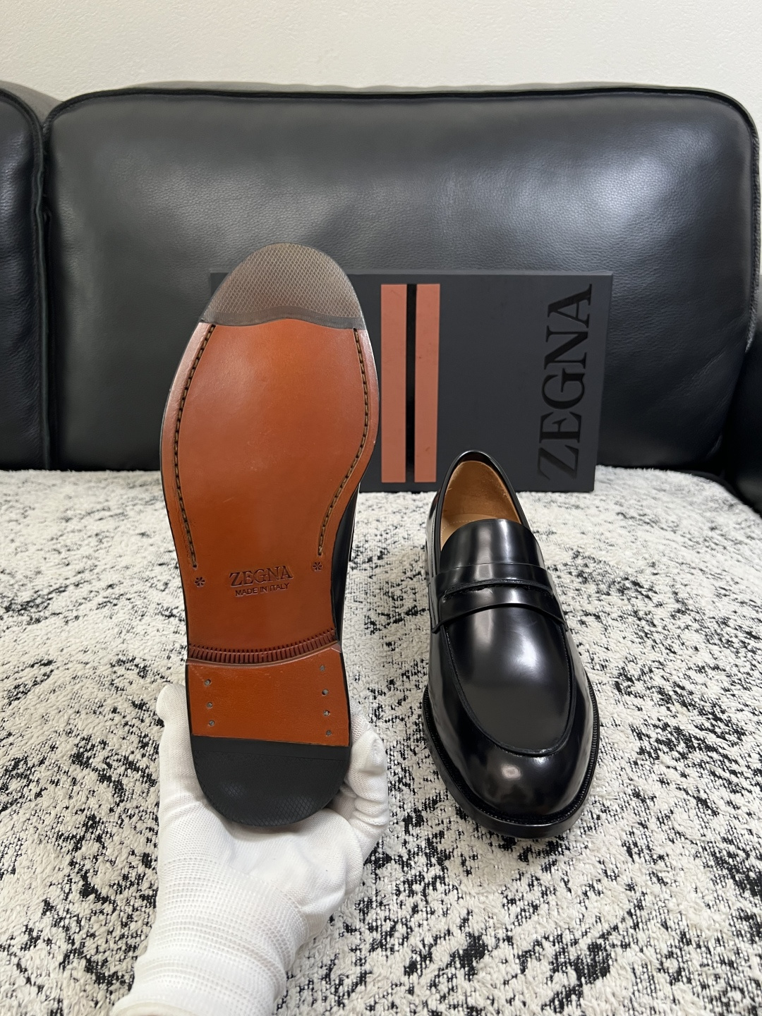 Zegna  高品质  顶级工艺品  杰尼亚  皮鞋专柜新款原厂配置，意大利进口牛皮面料，进口牛里垫，透气舒适，鞋底：原
