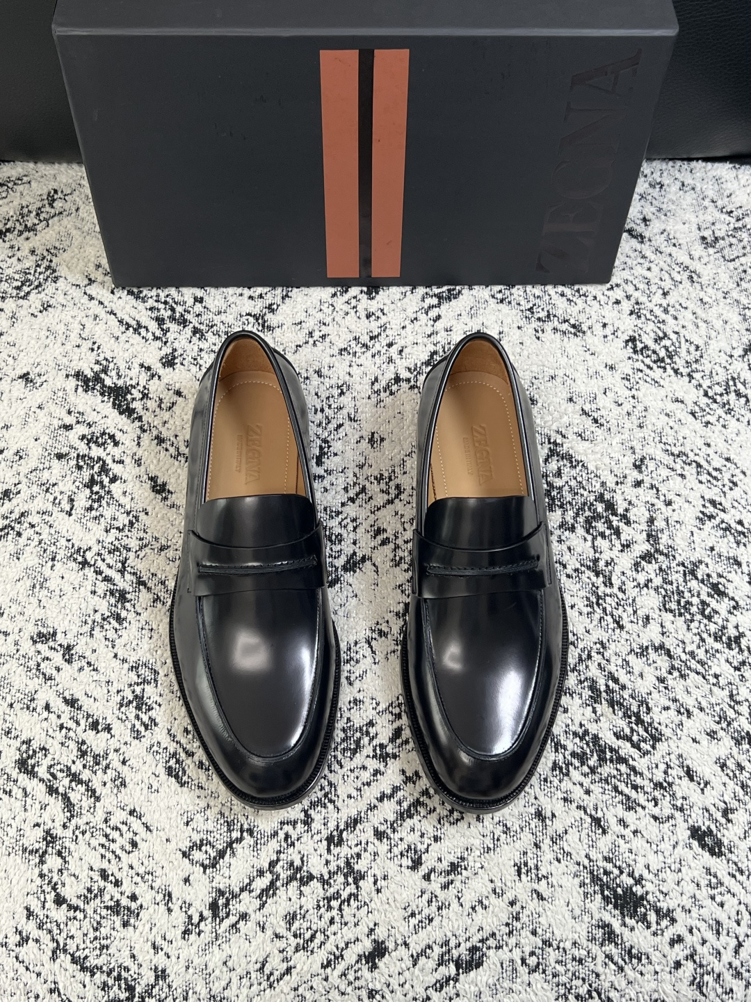Zegna  高品质  顶级工艺品  杰尼亚  皮鞋专柜新款原厂配置，意大利进口牛皮面料，进口牛里垫，透气舒适，鞋底：原