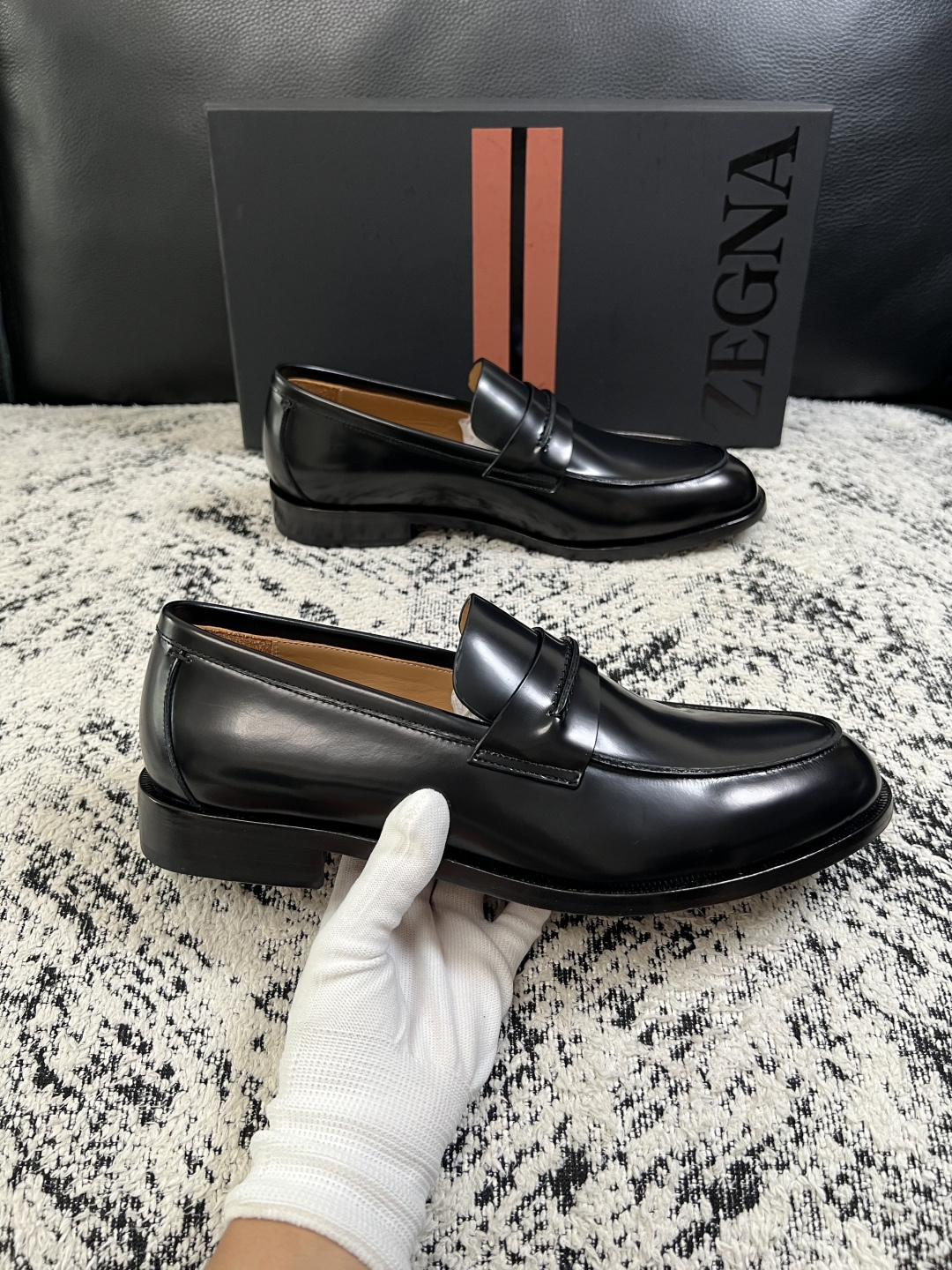 Zegna  高品质  顶级工艺品  杰尼亚  皮鞋专柜新款原厂配置，意大利进口牛皮面料，进口牛里垫，透气舒适，鞋底：原