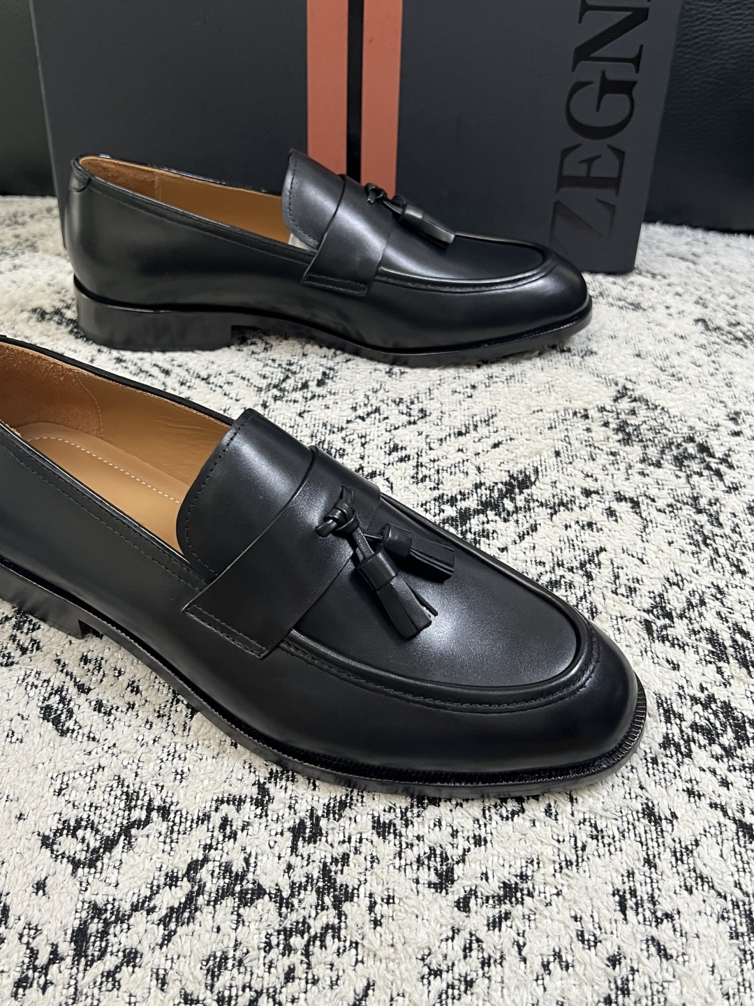 Zegna  高品质  顶级工艺品  杰尼亚  皮鞋专柜新款原厂配置，意大利进口牛皮面料，进口牛里垫，透气舒适，鞋底：原