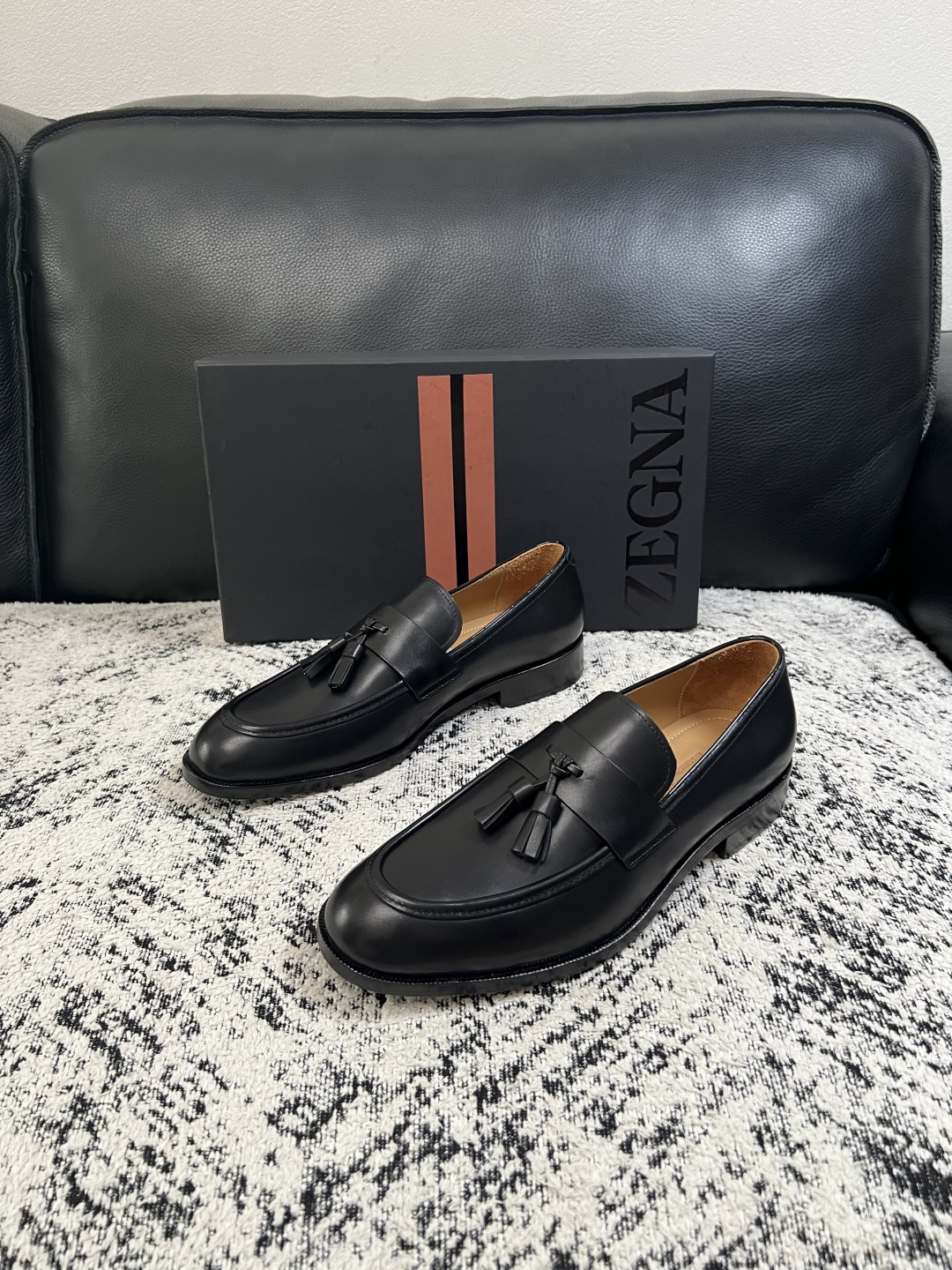 Zegna  高品质  顶级工艺品  杰尼亚  皮鞋专柜新款原厂配置，意大利进口牛皮面料，进口牛里垫，透气舒适，鞋底：原