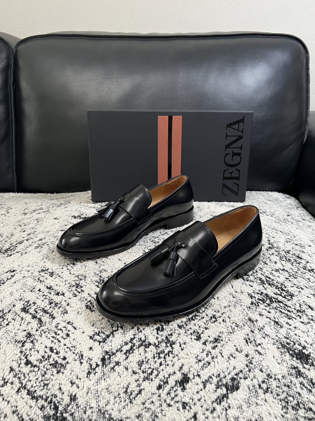 Zegna  高品质  顶级工艺品  杰尼亚  皮鞋专柜新款原厂配置，意大利进口牛皮面料，进口牛里垫，透气舒适，鞋底：原
