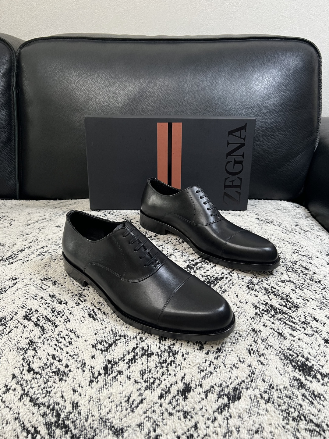 Zegna 高品质 顶级工艺品 杰尼亚 皮鞋专柜新款原厂配置,意大利进口牛皮面料,进口牛里垫,透气舒适,鞋底:原 Zegna 高品质 顶级工艺品 杰尼亚 皮鞋专柜新款原厂配置,意大利进口牛皮面料,进口牛里垫,透气舒适,鞋底:原