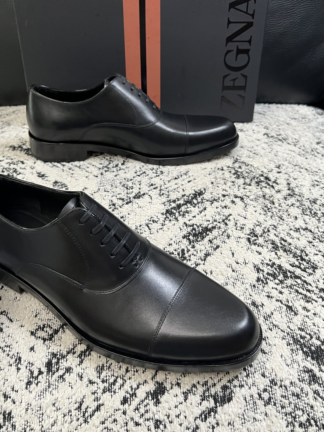 Zegna  高品质  顶级工艺品  杰尼亚  皮鞋专柜新款原厂配置，意大利进口牛皮面料，进口牛里垫，透气舒适，鞋底：原