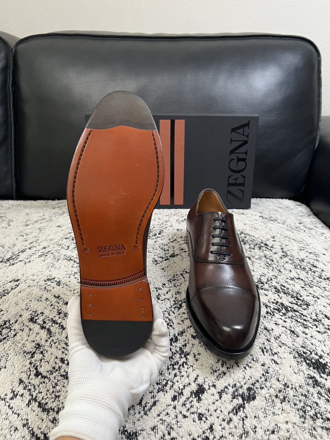 Zegna  高品质  顶级工艺品  杰尼亚  皮鞋专柜新款原厂配置，意大利进口牛皮面料，进口牛里垫，透气舒适，鞋底：原