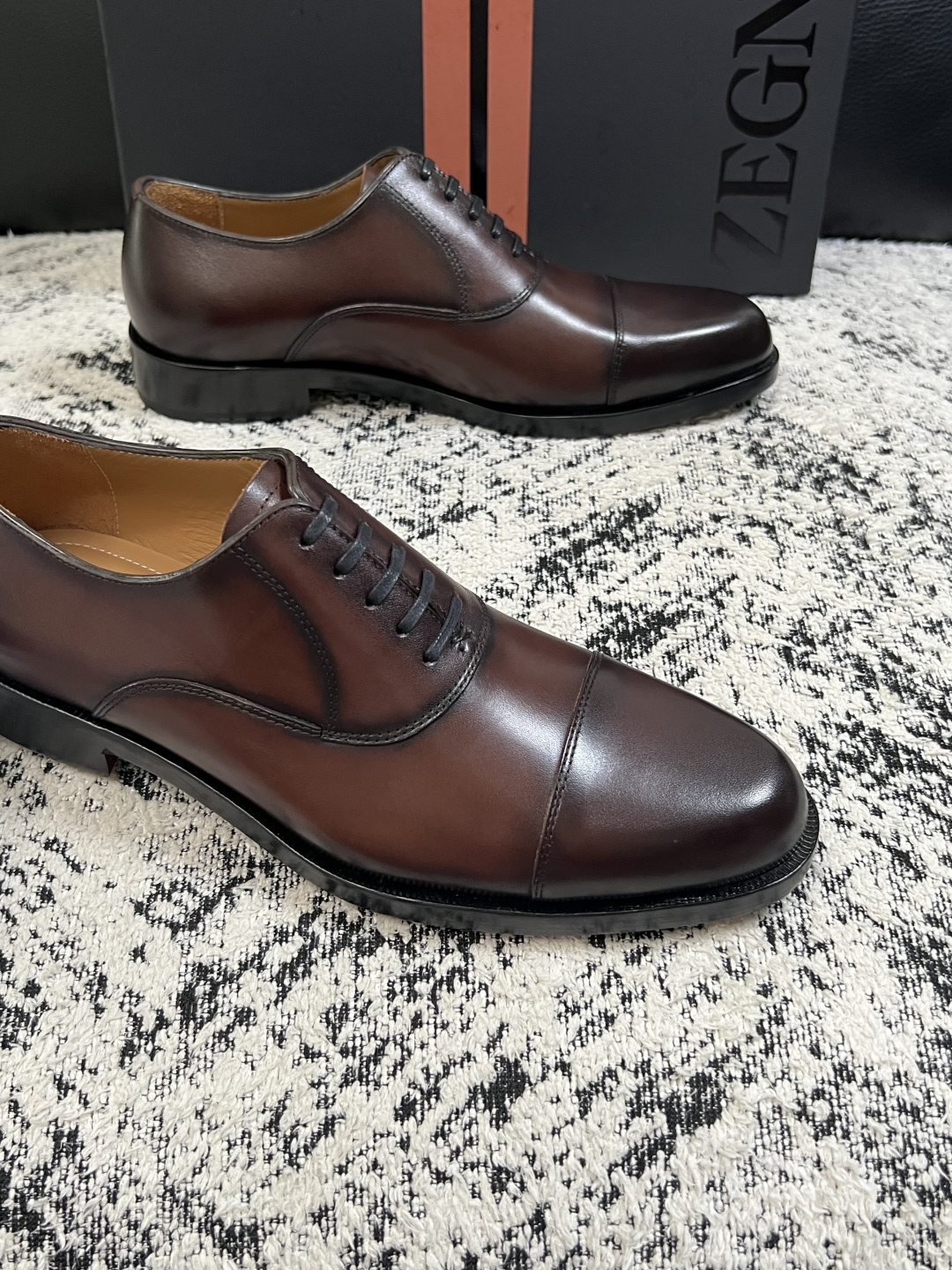 Zegna  高品质  顶级工艺品  杰尼亚  皮鞋专柜新款原厂配置，意大利进口牛皮面料，进口牛里垫，透气舒适，鞋底：原
