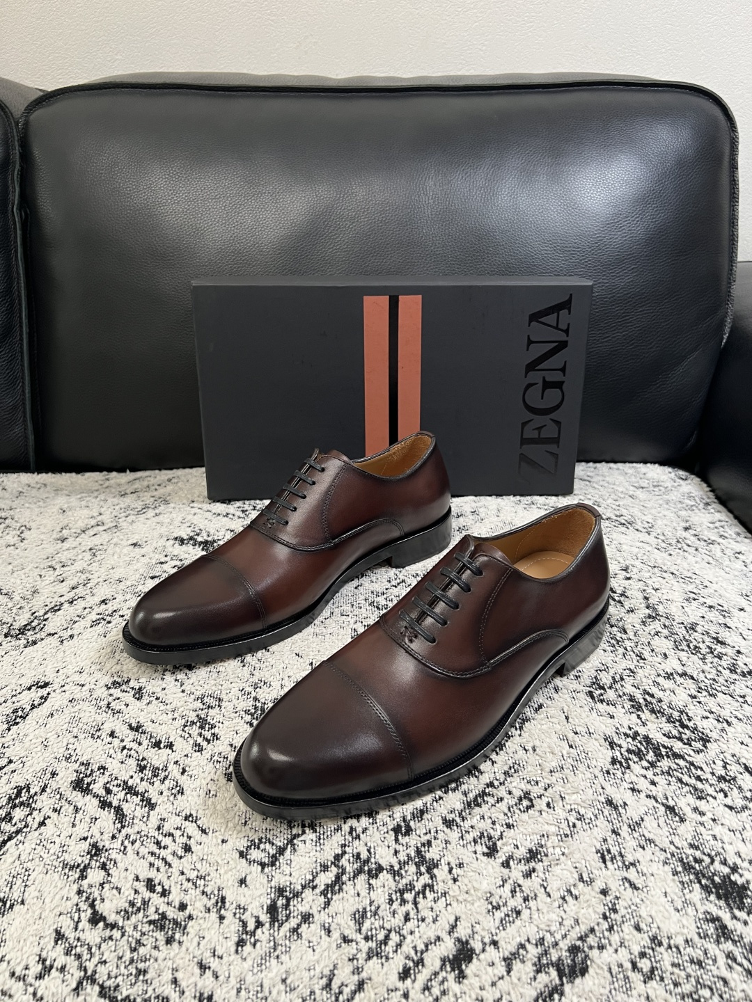 Zegna  高品质  顶级工艺品  杰尼亚  皮鞋专柜新款原厂配置，意大利进口牛皮面料，进口牛里垫，透气舒适，鞋底：原