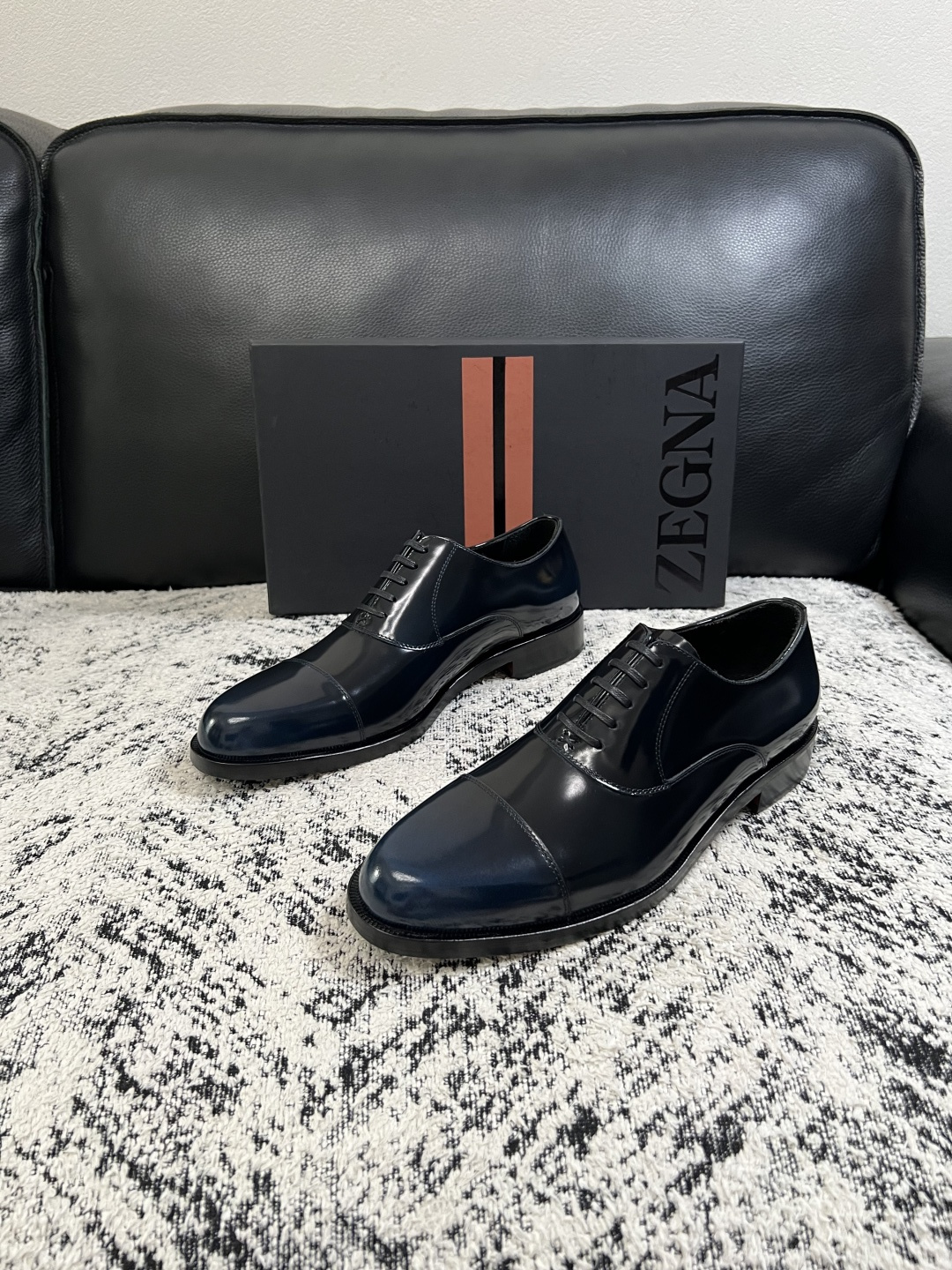 Zegna  高品质  顶级工艺品  杰尼亚  皮鞋专柜新款原厂配置，意大利进口牛皮面料，进口牛里垫，透气舒适，鞋底：原