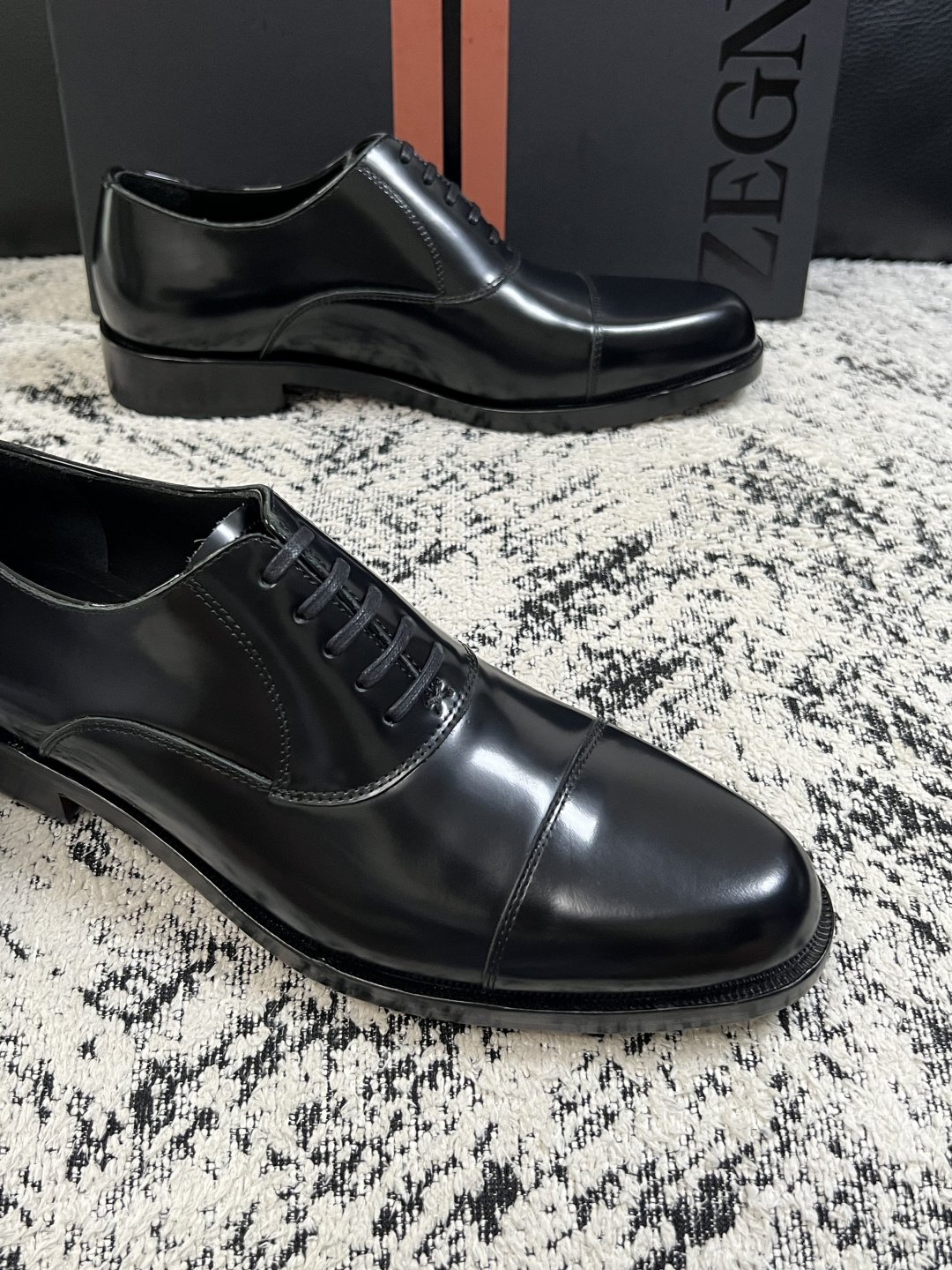 Zegna  高品质  顶级工艺品  杰尼亚  皮鞋专柜新款原厂配置，意大利进口牛皮面料，进口牛里垫，透气舒适，鞋底：原