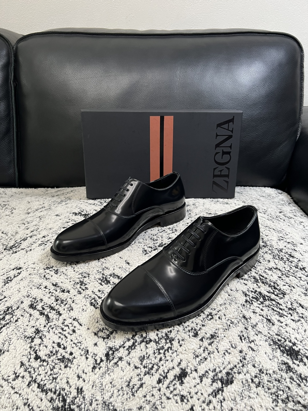 Zegna  高品质  顶级工艺品  杰尼亚  皮鞋专柜新款原厂配置，意大利进口牛皮面料，进口牛里垫，透气舒适，鞋底：原