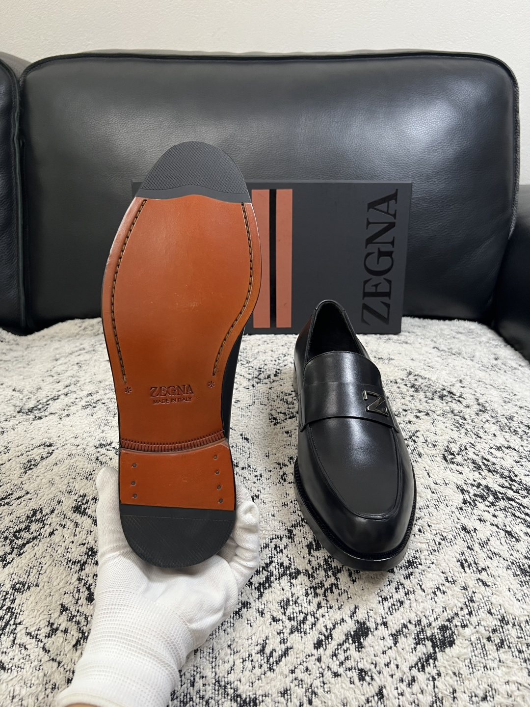 Zegna  高品质  顶级工艺品  杰尼亚  皮鞋专柜新款原厂配置，意大利进口牛皮面料，进口牛里垫，透气舒适，鞋底：原
