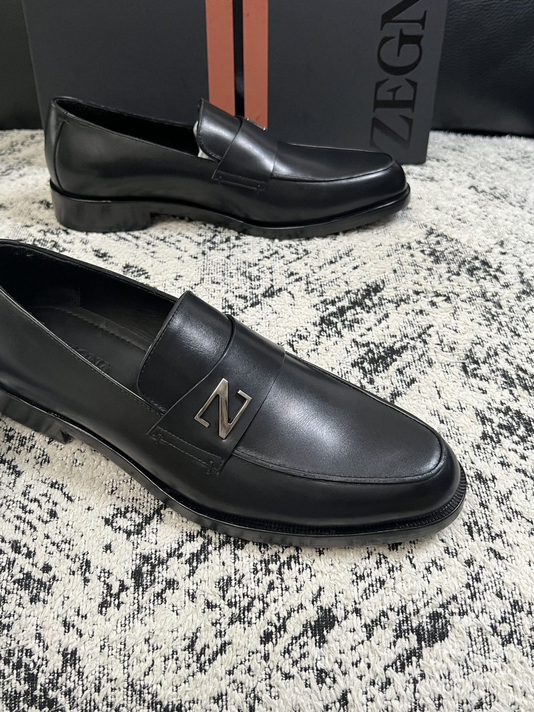 Zegna  高品质  顶级工艺品  杰尼亚  皮鞋专柜新款原厂配置，意大利进口牛皮面料，进口牛里垫，透气舒适，鞋底：原