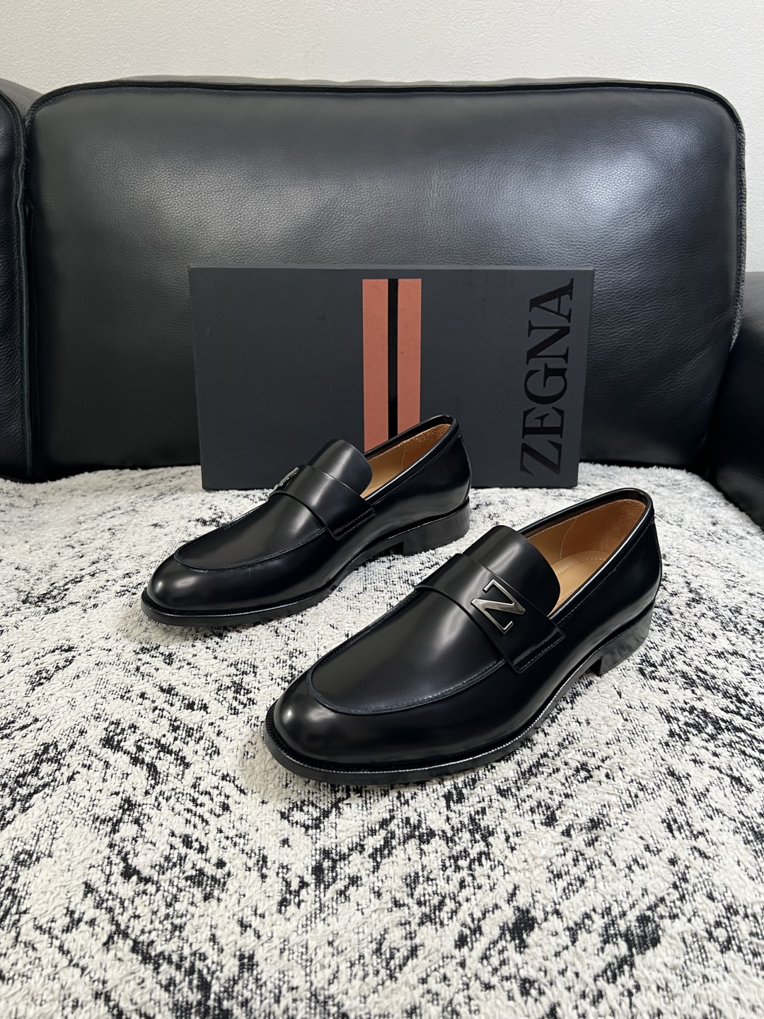 Zegna  高品质  顶级工艺品  杰尼亚  皮鞋专柜新款原厂配置，意大利进口牛皮面料，进口牛里垫，透气舒适，鞋底：原