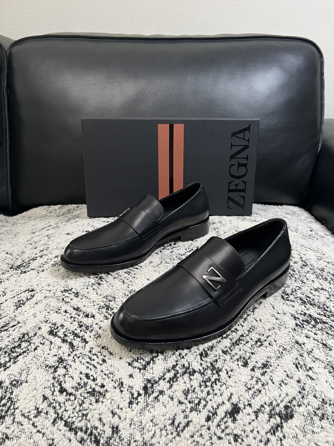 Zegna  高品质  顶级工艺品  杰尼亚  皮鞋专柜新款原厂配置，意大利进口牛皮面料，进口牛里垫，透气舒适，鞋底：原