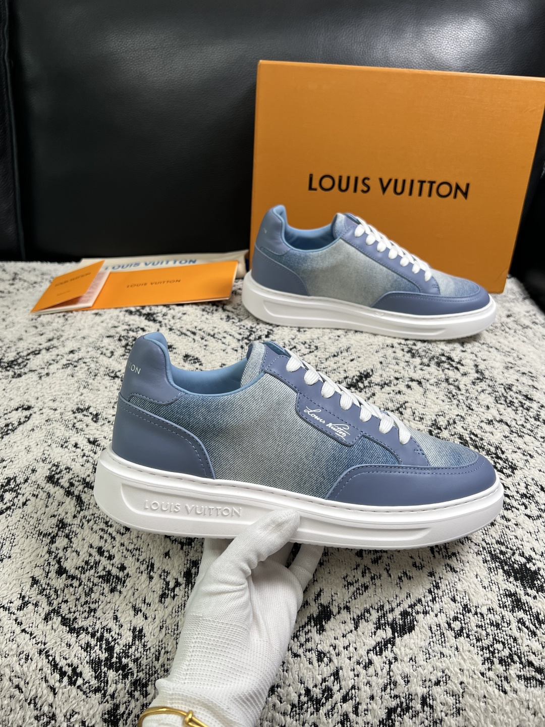 Lv  高品质  顶级工艺品  路易威登，运动板鞋专柜同步，鞋面意大利进口，高品质拼接缤纷色彩复杂工艺品，进口牛皮里垫柔