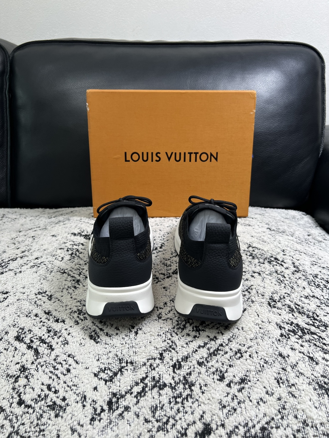 Lv  高品质  顶级工艺品  路易威登，运动板鞋专柜同步，鞋面意大利进口，高品质拼接缤纷色彩复杂工艺品，进口网布里垫柔