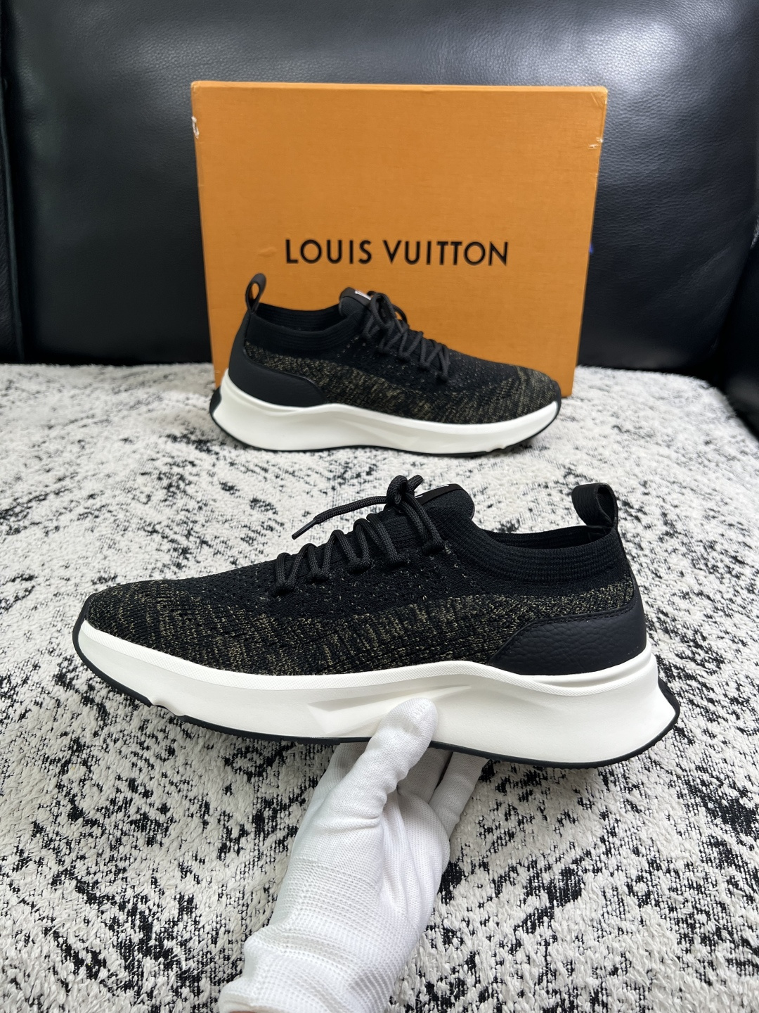 Lv  高品质  顶级工艺品  路易威登，运动板鞋专柜同步，鞋面意大利进口，高品质拼接缤纷色彩复杂工艺品，进口网布里垫柔