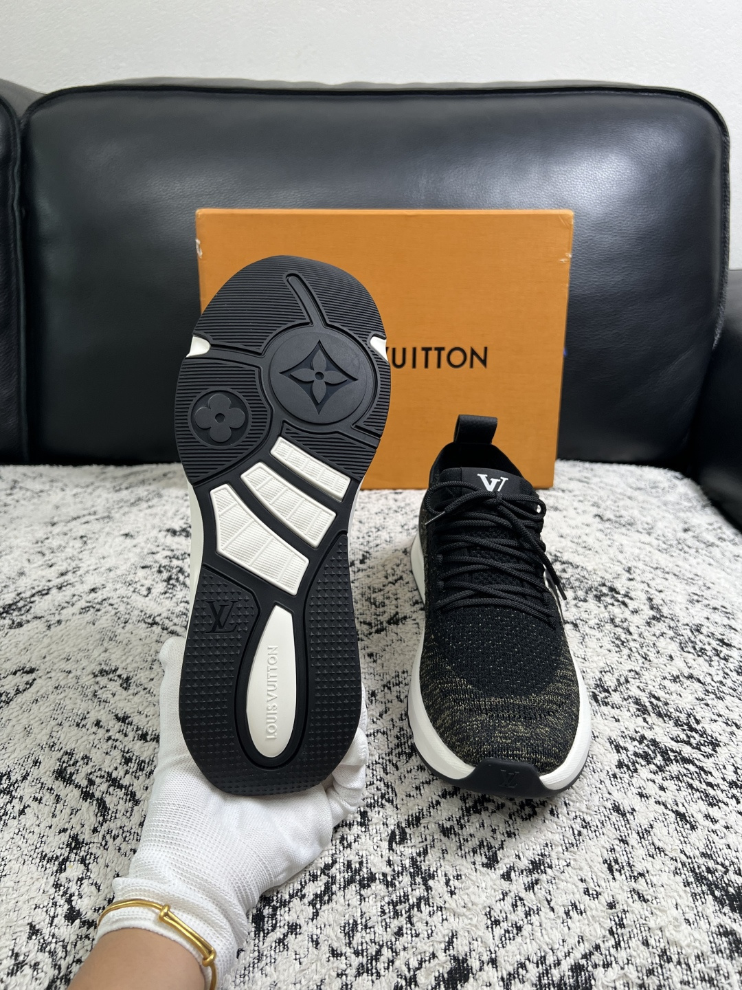Lv  高品质  顶级工艺品  路易威登，运动板鞋专柜同步，鞋面意大利进口，高品质拼接缤纷色彩复杂工艺品，进口网布里垫柔