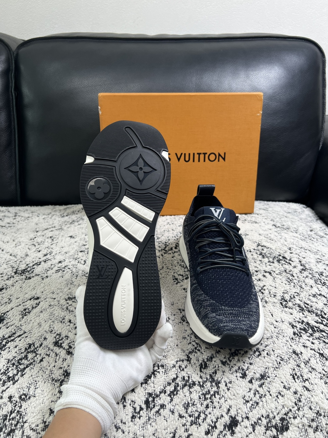 Lv  高品质  顶级工艺品  路易威登，运动板鞋专柜同步，鞋面意大利进口，高品质拼接缤纷色彩复杂工艺品，进口网布里垫柔