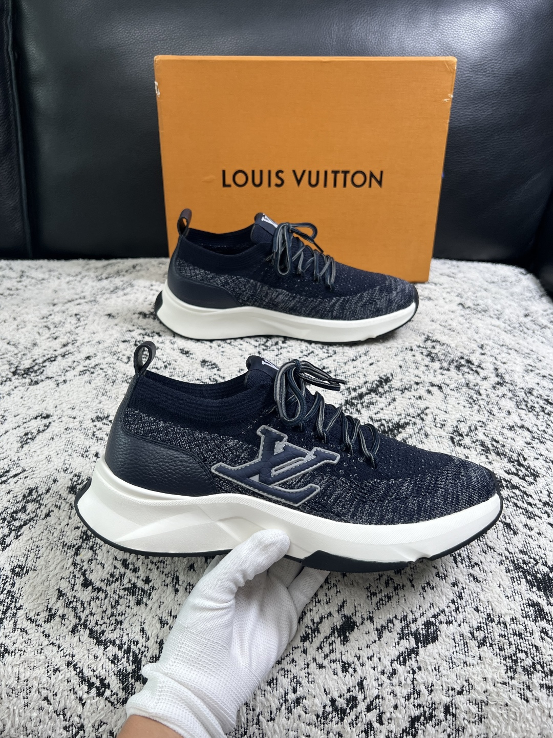 Lv  高品质  顶级工艺品  路易威登，运动板鞋专柜同步，鞋面意大利进口，高品质拼接缤纷色彩复杂工艺品，进口网布里垫柔