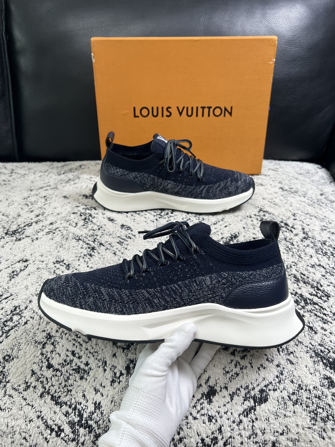 Lv  高品质  顶级工艺品  路易威登，运动板鞋专柜同步，鞋面意大利进口，高品质拼接缤纷色彩复杂工艺品，进口网布里垫柔