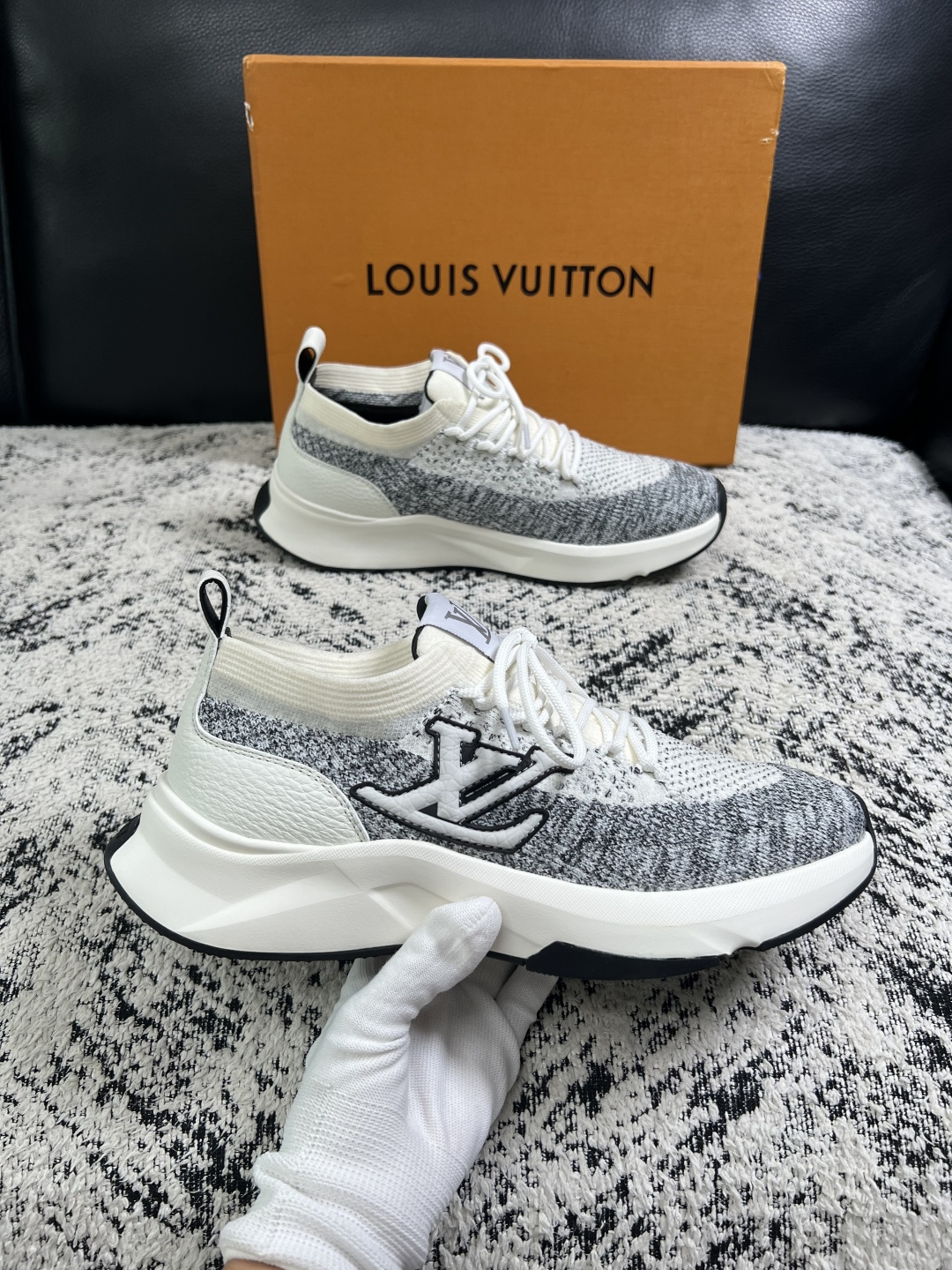 Lv  高品质  顶级工艺品  路易威登，运动板鞋专柜同步，鞋面意大利进口，高品质拼接缤纷色彩复杂工艺品，进口网布里垫柔