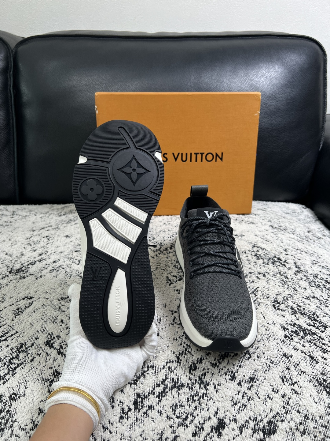 Lv  高品质  顶级工艺品  路易威登，运动板鞋专柜同步，鞋面意大利进口，高品质拼接缤纷色彩复杂工艺品，进口网布里垫柔