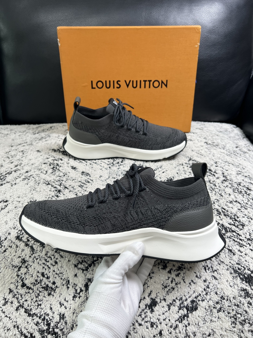 Lv  高品质  顶级工艺品  路易威登，运动板鞋专柜同步，鞋面意大利进口，高品质拼接缤纷色彩复杂工艺品，进口网布里垫柔