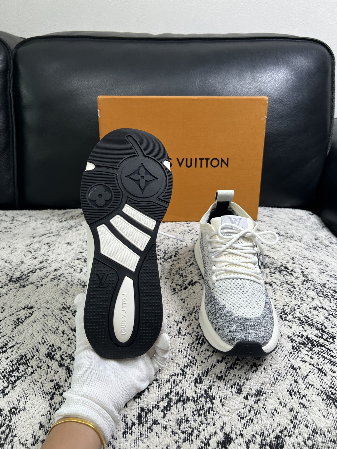 Lv  高品质  顶级工艺品  路易威登，运动板鞋专柜同步，鞋面意大利进口，高品质拼接缤纷色彩复杂工艺品，进口网布里垫柔