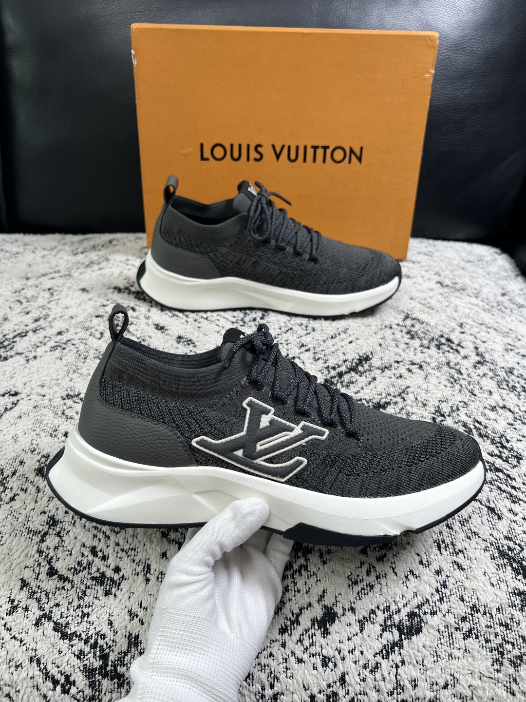 Lv  高品质  顶级工艺品  路易威登，运动板鞋专柜同步，鞋面意大利进口，高品质拼接缤纷色彩复杂工艺品，进口网布里垫柔
