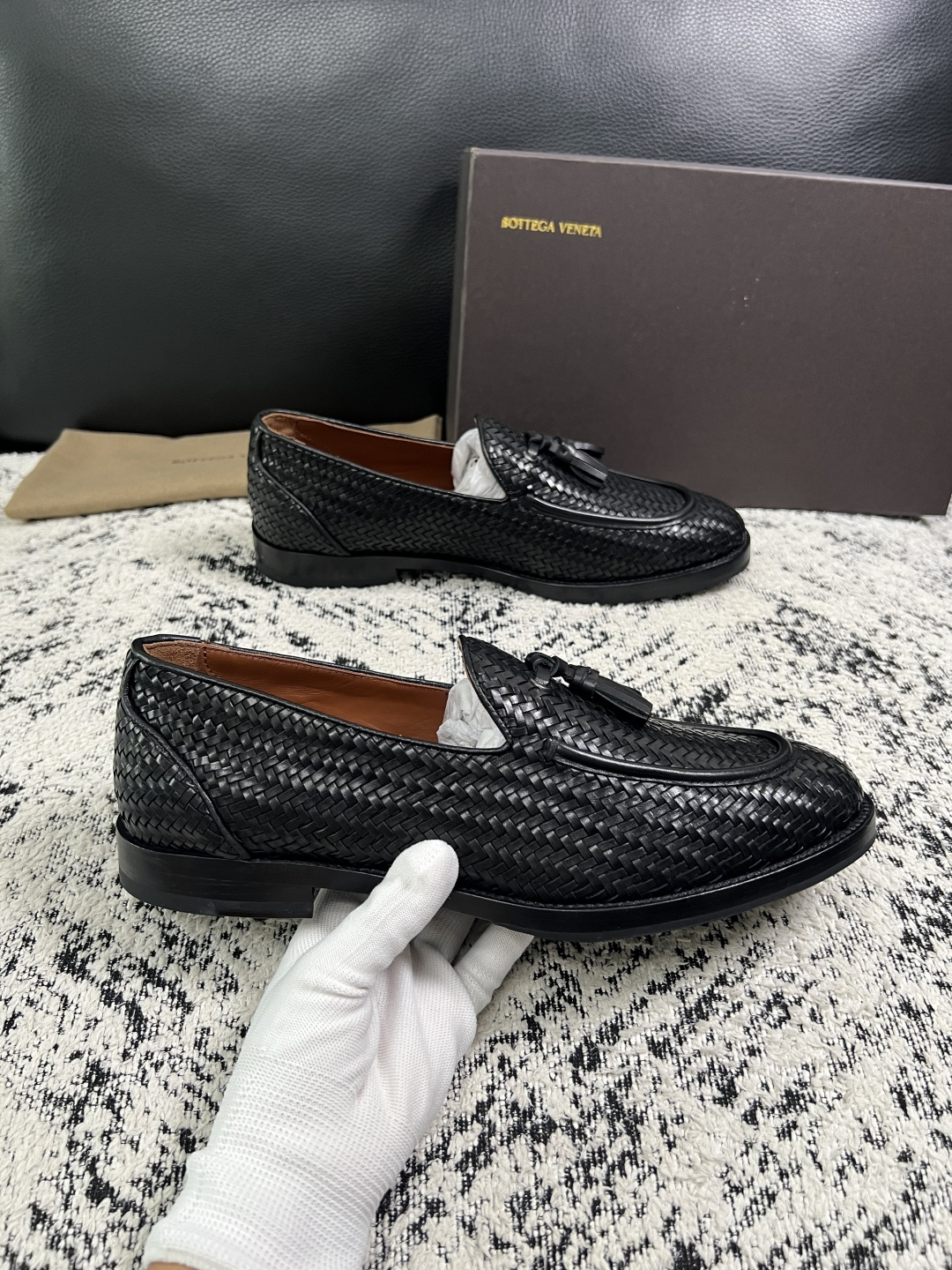 BOTTEGA  VENETA  高品质  顶级工艺品   葆蝶家 专柜同步，鞋面意大利进口编织牛皮面料，透气牛皮内里舒