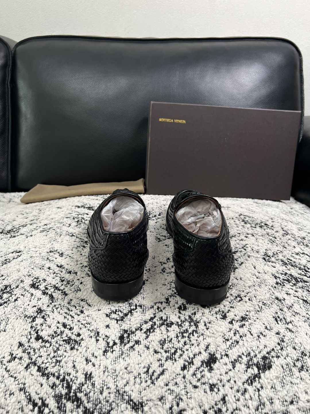 BOTTEGA  VENETA  高品质  顶级工艺品   葆蝶家 专柜同步，鞋面意大利进口编织牛皮面料，透气牛皮内里舒