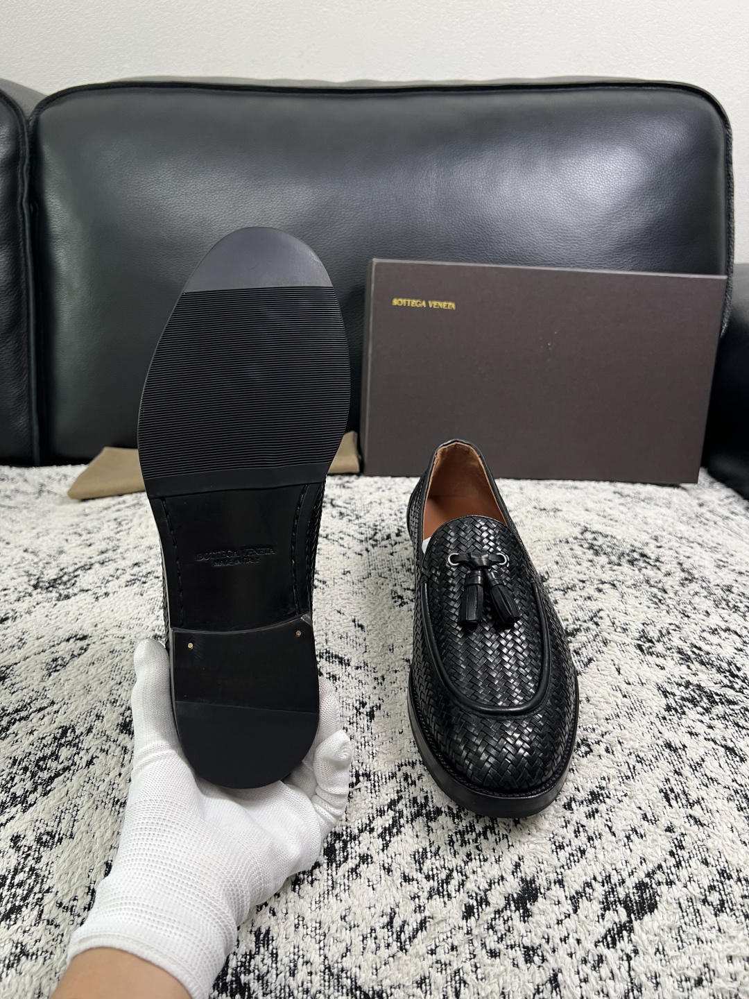 BOTTEGA  VENETA  高品质  顶级工艺品   葆蝶家 专柜同步，鞋面意大利进口编织牛皮面料，透气牛皮内里舒
