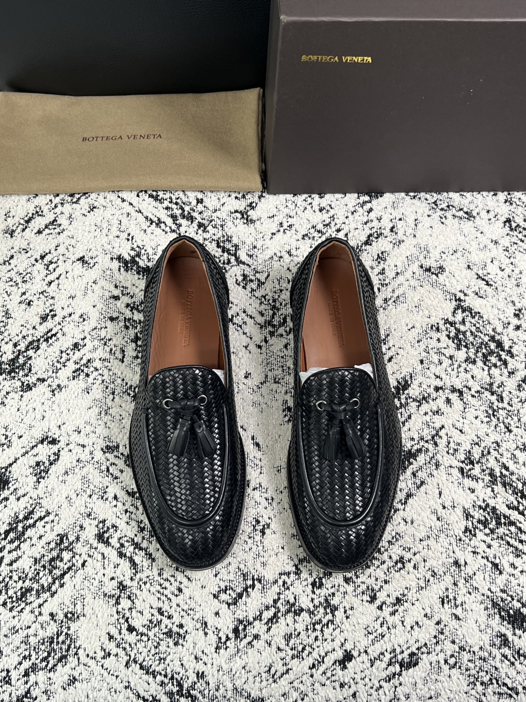 BOTTEGA  VENETA  高品质  顶级工艺品   葆蝶家 专柜同步，鞋面意大利进口编织牛皮面料，透气牛皮内里舒