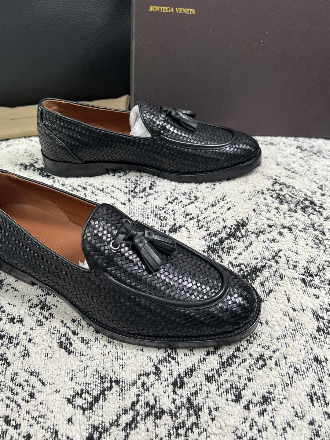 BOTTEGA  VENETA  高品质  顶级工艺品   葆蝶家 专柜同步，鞋面意大利进口编织牛皮面料，透气牛皮内里舒