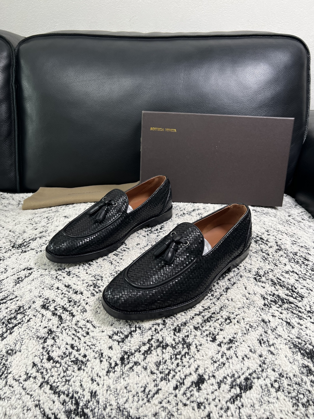 BOTTEGA  VENETA  高品质  顶级工艺品   葆蝶家 专柜同步，鞋面意大利进口编织牛皮面料，透气牛皮内里舒