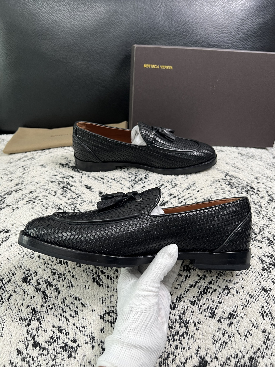 BOTTEGA  VENETA  高品质  顶级工艺品   葆蝶家 专柜同步，鞋面意大利进口编织牛皮面料，透气牛皮内里舒