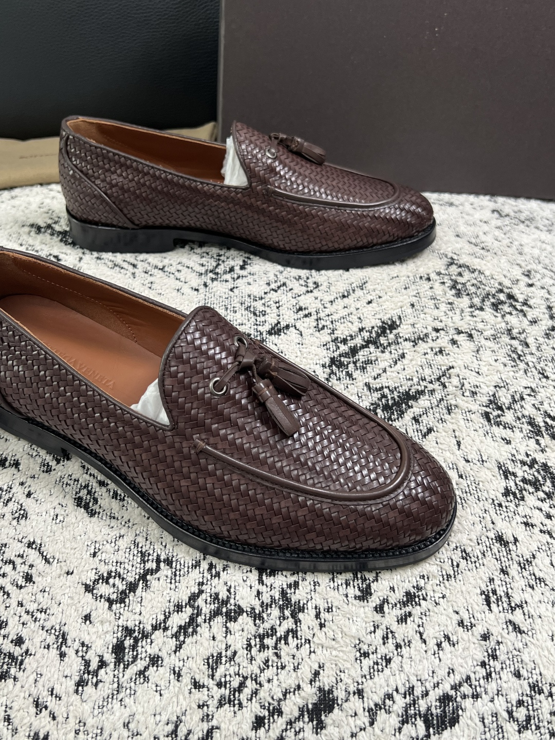 BOTTEGA  VENETA  高品质  顶级工艺品   葆蝶家 专柜同步，鞋面意大利进口编织牛皮面料，透气牛皮内里舒