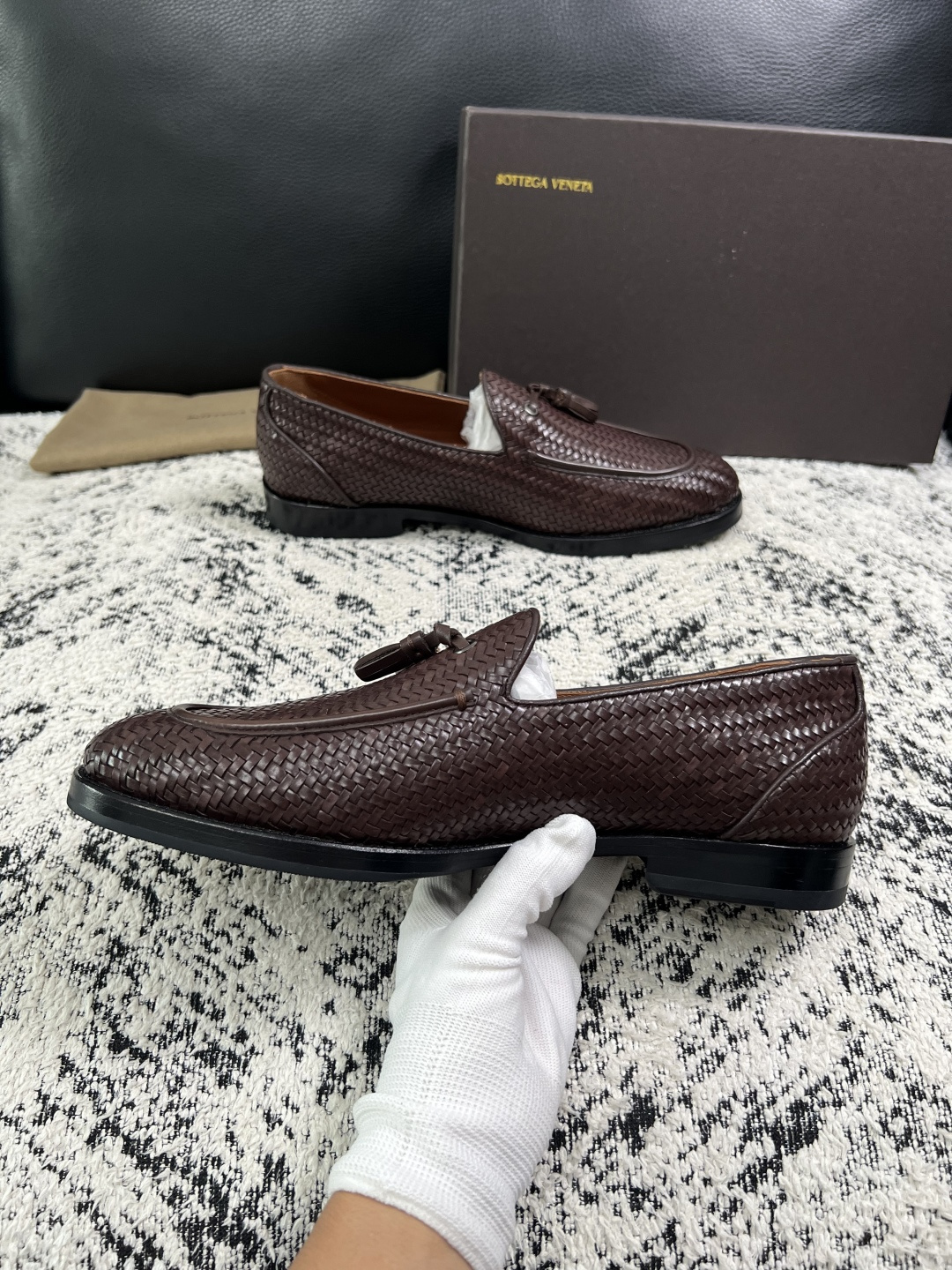 BOTTEGA  VENETA  高品质  顶级工艺品   葆蝶家 专柜同步，鞋面意大利进口编织牛皮面料，透气牛皮内里舒