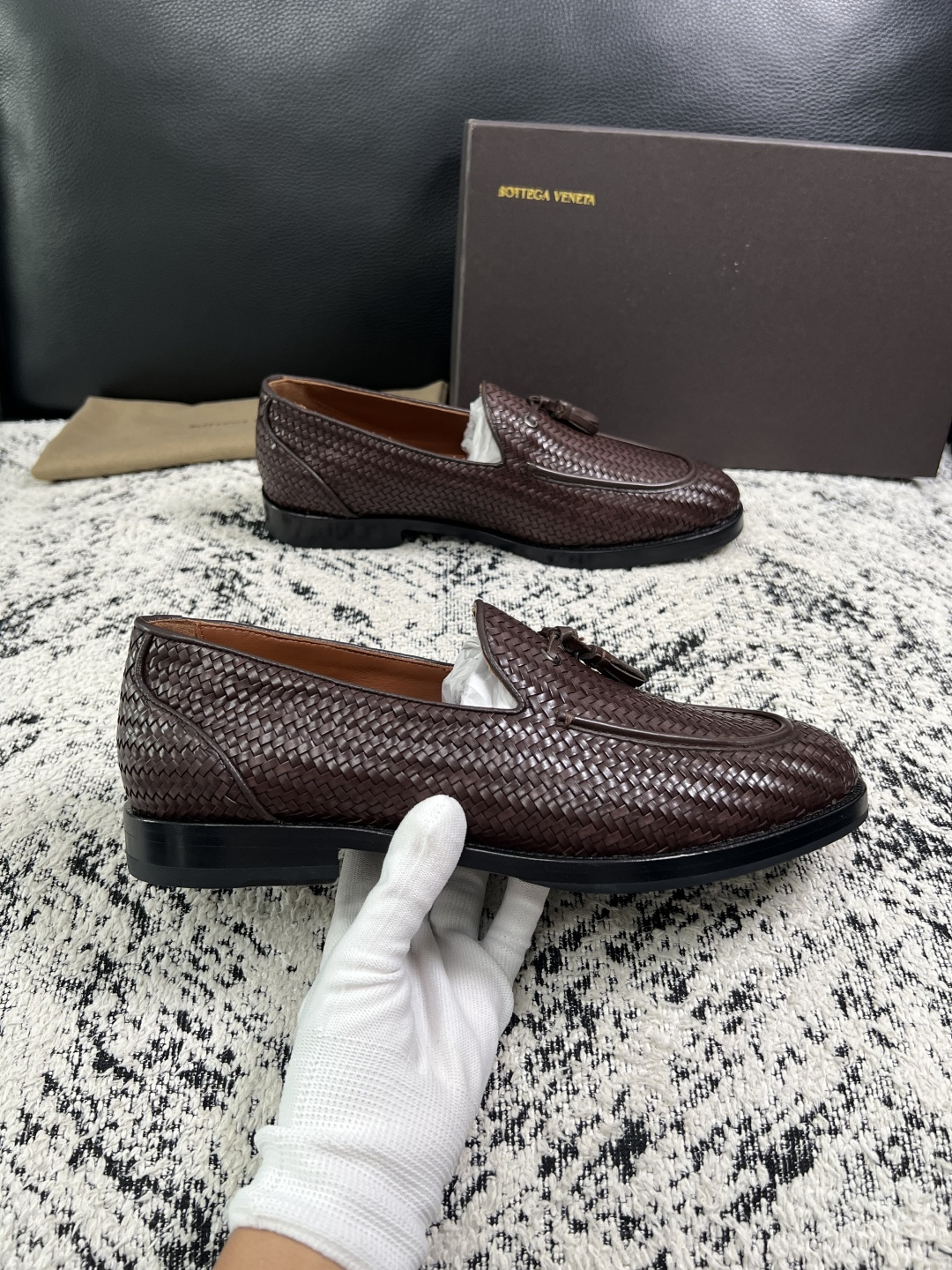 BOTTEGA  VENETA  高品质  顶级工艺品   葆蝶家 专柜同步，鞋面意大利进口编织牛皮面料，透气牛皮内里舒