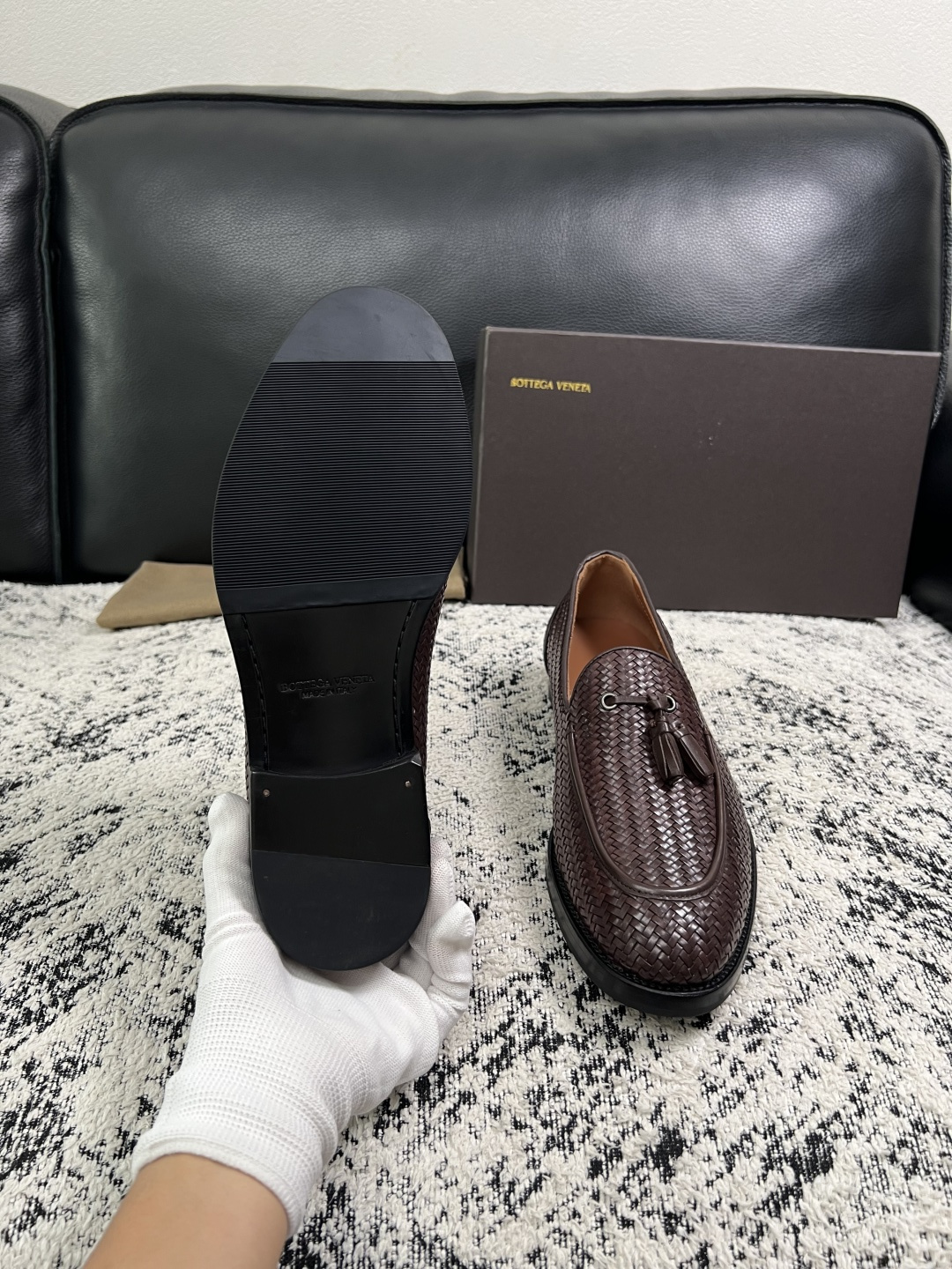 BOTTEGA  VENETA  高品质  顶级工艺品   葆蝶家 专柜同步，鞋面意大利进口编织牛皮面料，透气牛皮内里舒