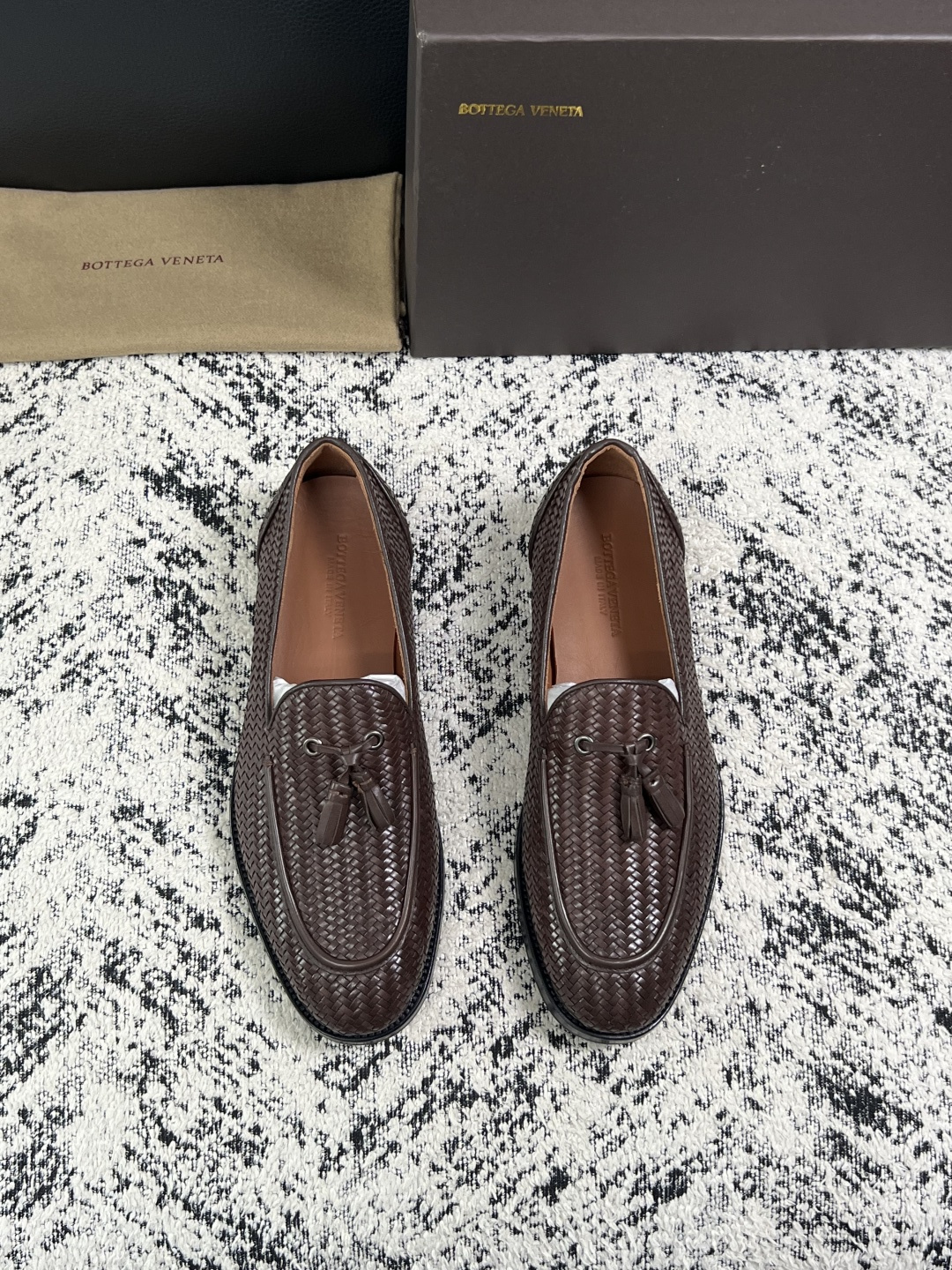 BOTTEGA  VENETA  高品质  顶级工艺品   葆蝶家 专柜同步，鞋面意大利进口编织牛皮面料，透气牛皮内里舒