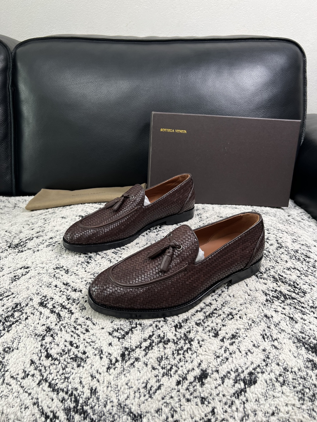 BOTTEGA  VENETA  高品质  顶级工艺品   葆蝶家 专柜同步，鞋面意大利进口编织牛皮面料，透气牛皮内里舒