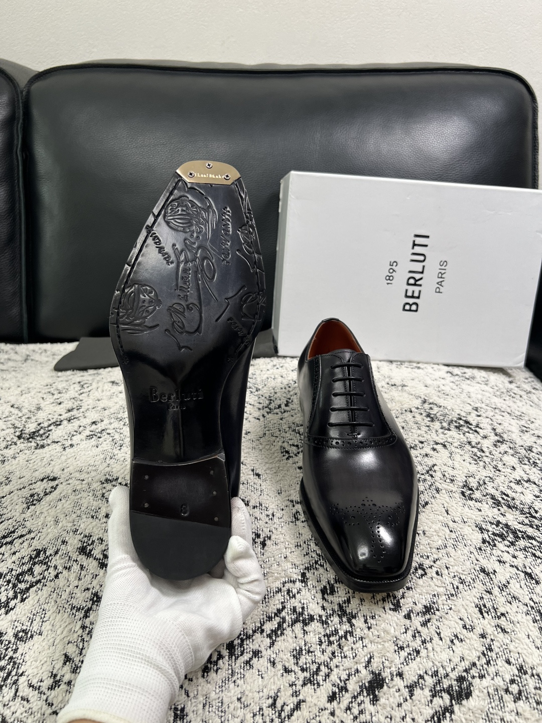 Berluti  高品质  顶级工艺品  布鲁提 专柜同步发售原厂配置，意大利进口牛皮面料，全进口水染牛皮里垫，鞋底：原