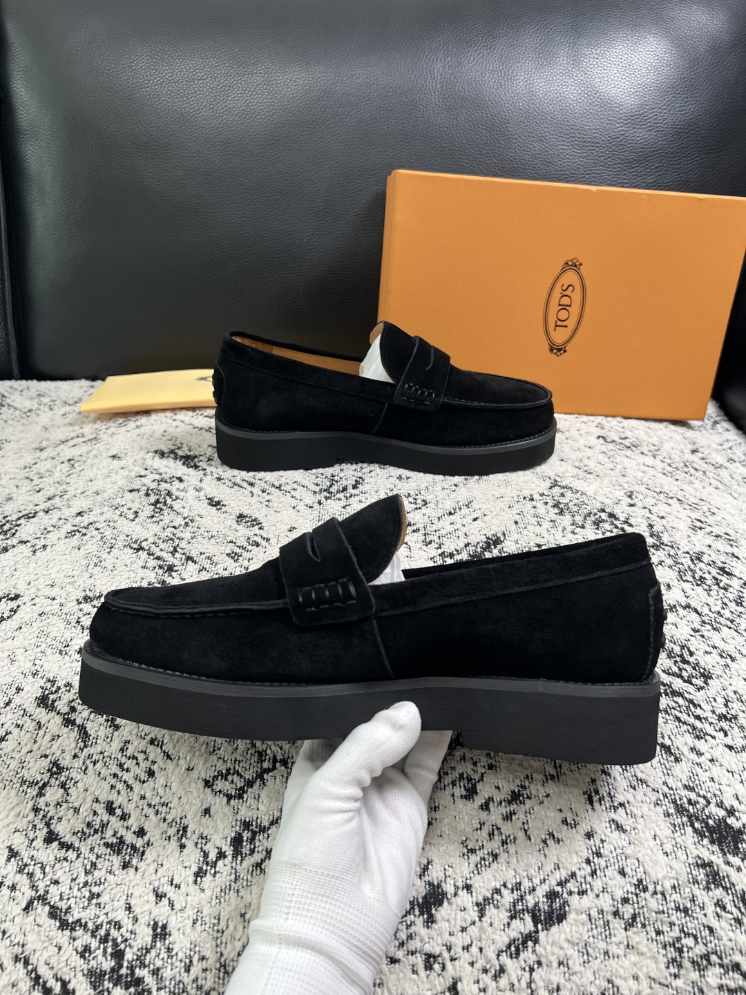 Tods  高品质  顶级工艺品  托德斯  专柜新款，原厂配置意大利进口牛皮面料，高品质复杂拼接工艺，经典的外观搭配气